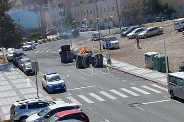 Fuego en unos contenedores del Valle de Jinámar (Telde)/TA